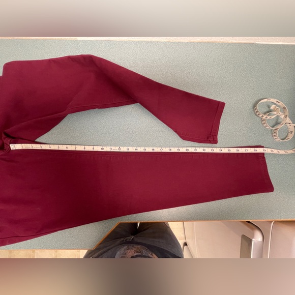 St. John's Bay Mid Rise Secretly Slender Skinny Fit Jean Women’s 10 🍁Burgundy - Picture 8 of 10